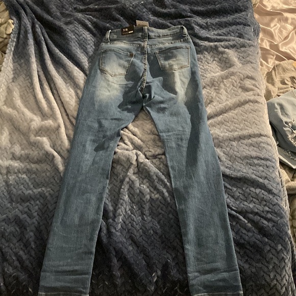 Fashion nova , medium blue washed jeans size 7/8 - Picture 3 of 4